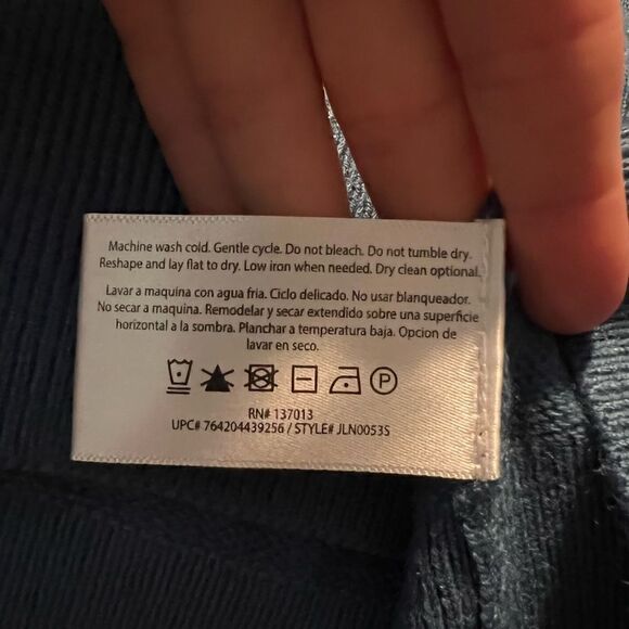 Isaac mizrahi blue crew neck sweater. - Picture 6 of 11